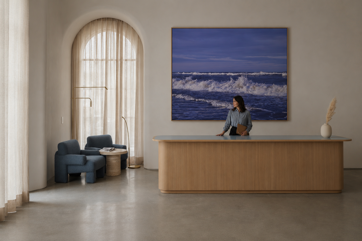 Recepción con obra marina enmarcada